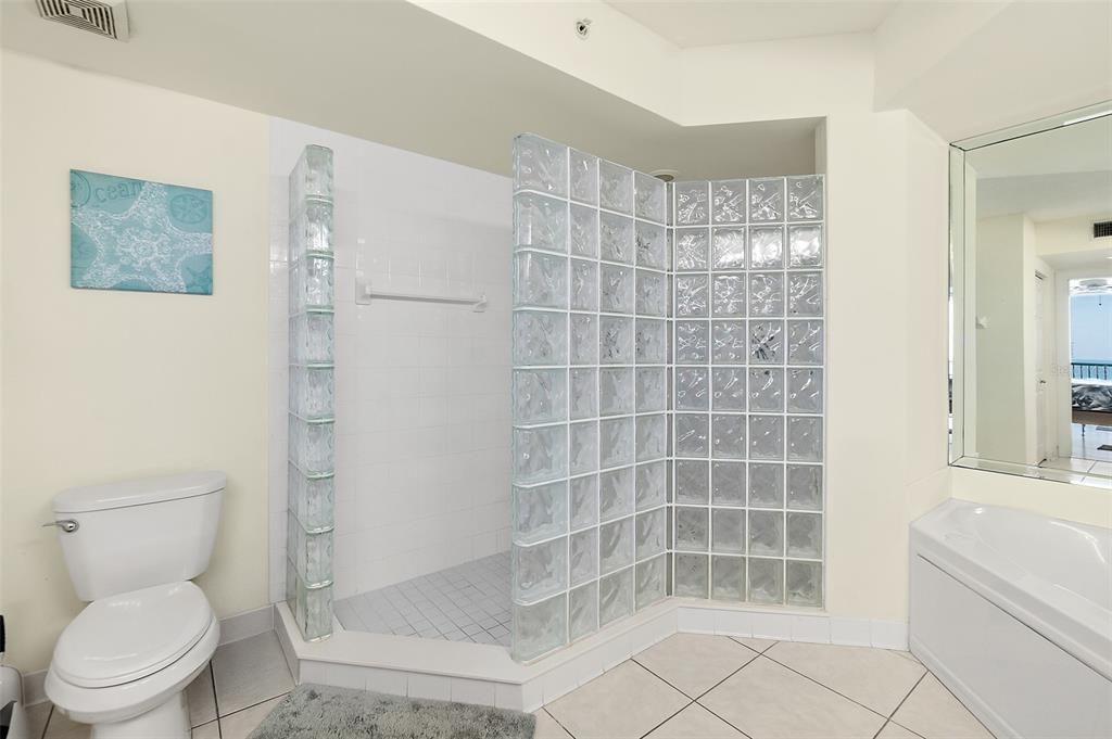 En Venta: $649,000 (3 camas, 3 baños, 2072 Pies cuadrados)