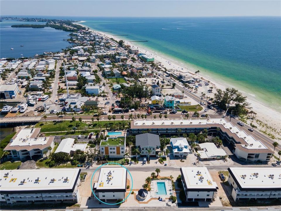 For Sale: $489,999 (2 beds, 2 baths, 1122 Square Feet)