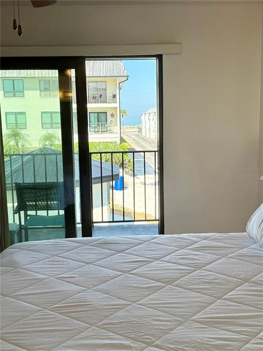 For Sale: $489,999 (2 beds, 2 baths, 1122 Square Feet)