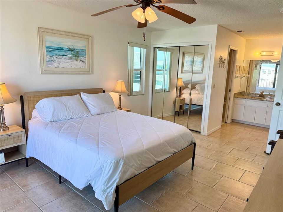 For Sale: $489,999 (2 beds, 2 baths, 1122 Square Feet)