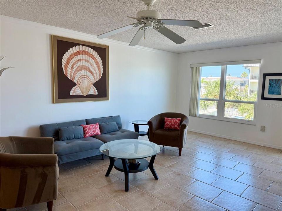 For Sale: $489,999 (2 beds, 2 baths, 1122 Square Feet)