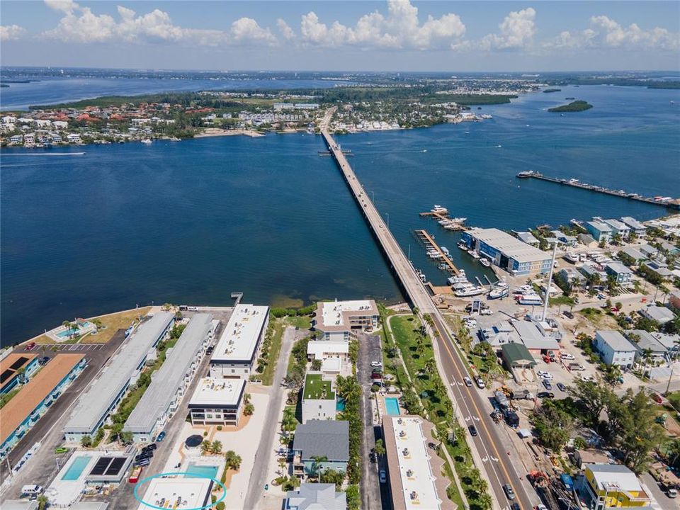 For Sale: $489,999 (2 beds, 2 baths, 1122 Square Feet)