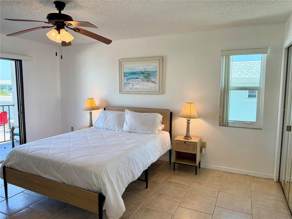 For Sale: $489,999 (2 beds, 2 baths, 1122 Square Feet)