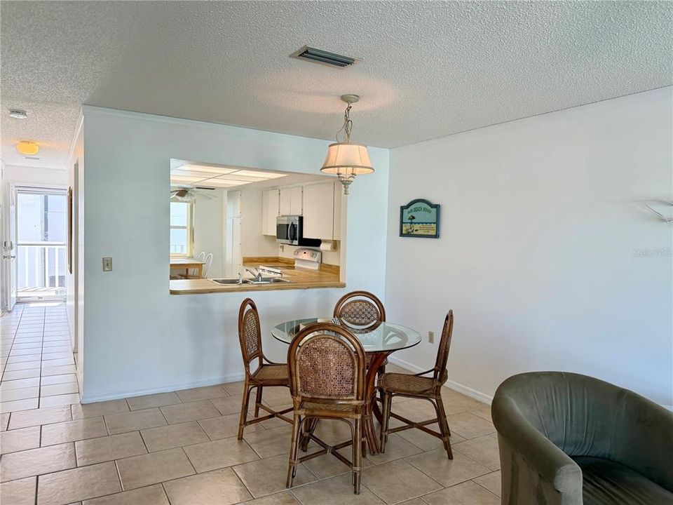 For Sale: $489,999 (2 beds, 2 baths, 1122 Square Feet)