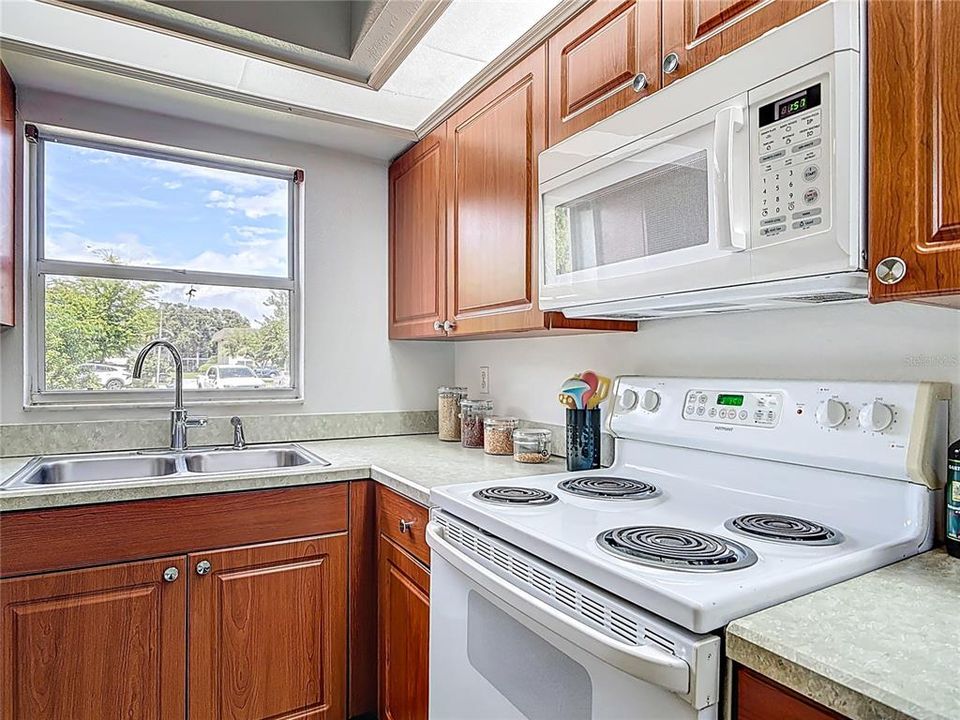 На продажу: $335,000 (3 спален, 2 ванн, 1608 Квадратных фут)