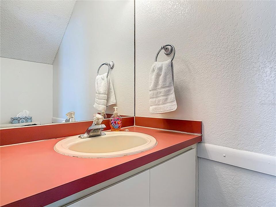 На продажу: $335,000 (3 спален, 2 ванн, 1608 Квадратных фут)