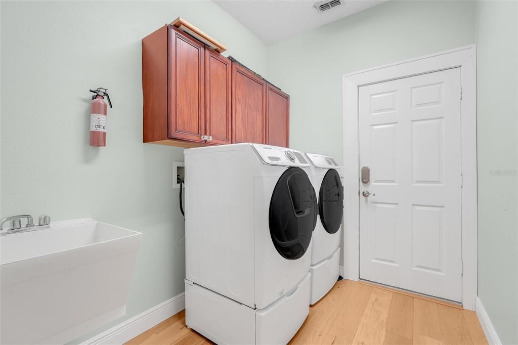 Active With Contract: $799,000 (4 beds, 3 baths, 2734 Square Feet)