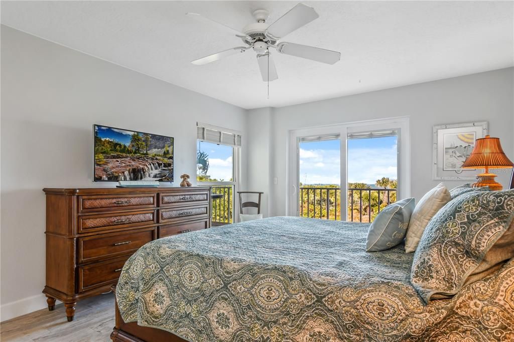 For Rent: $5,750 (3 beds, 2 baths, 1817 Square Feet)