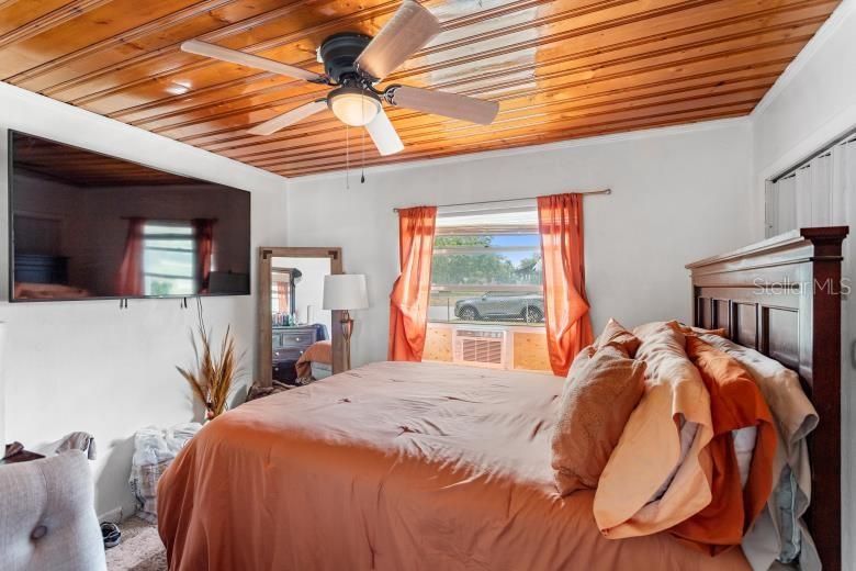 Под контрактом: $253,999 (8 спален, 0 ванн, 1560 Квадратных фут)