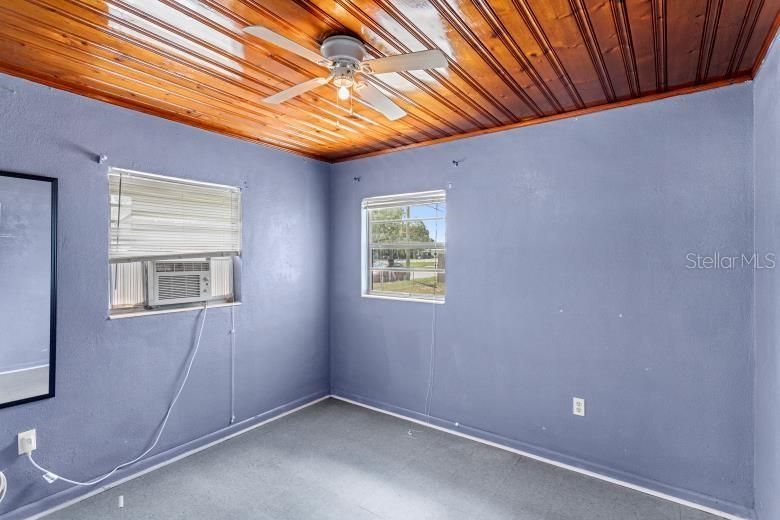 Под контрактом: $253,999 (8 спален, 0 ванн, 1560 Квадратных фут)