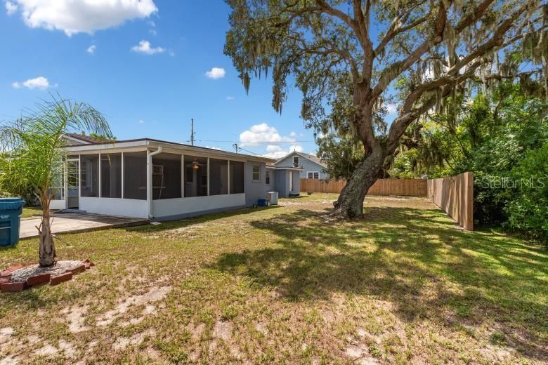 Под контрактом: $253,999 (8 спален, 0 ванн, 1560 Квадратных фут)