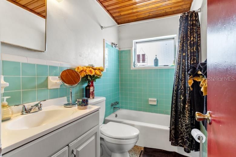 Под контрактом: $253,999 (8 спален, 0 ванн, 1560 Квадратных фут)