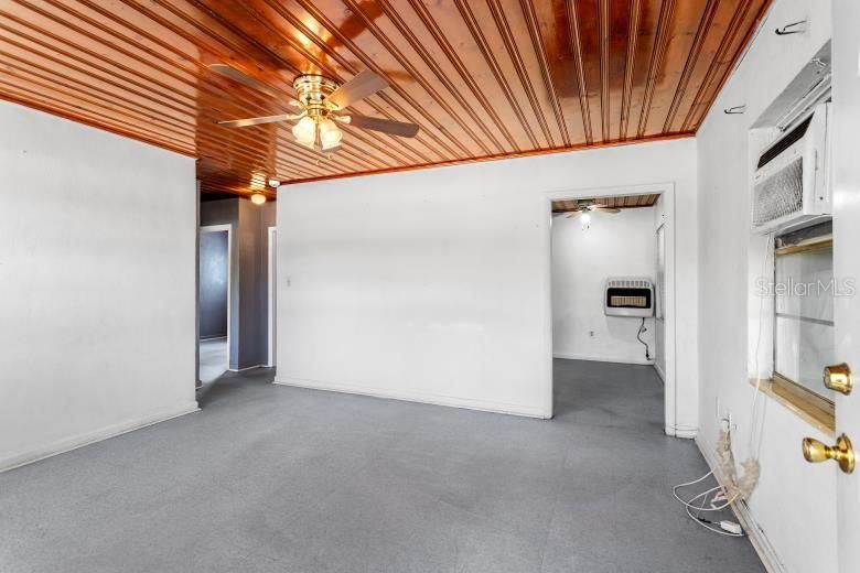 Под контрактом: $253,999 (8 спален, 0 ванн, 1560 Квадратных фут)