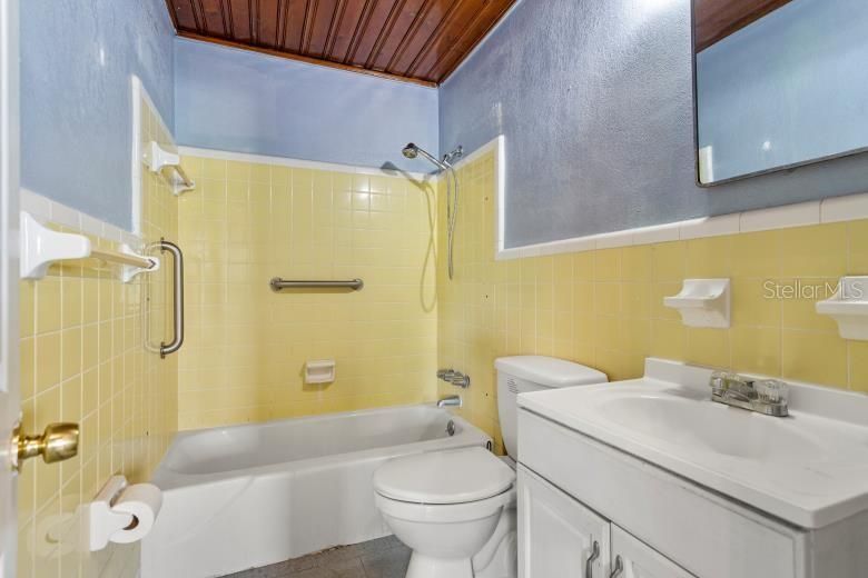 Под контрактом: $253,999 (8 спален, 0 ванн, 1560 Квадратных фут)