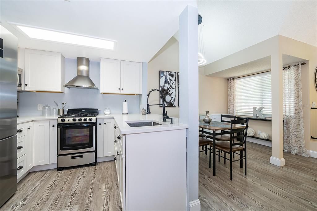 Active With Contract: $1,650 (1 beds, 1 baths, 793 Square Feet)