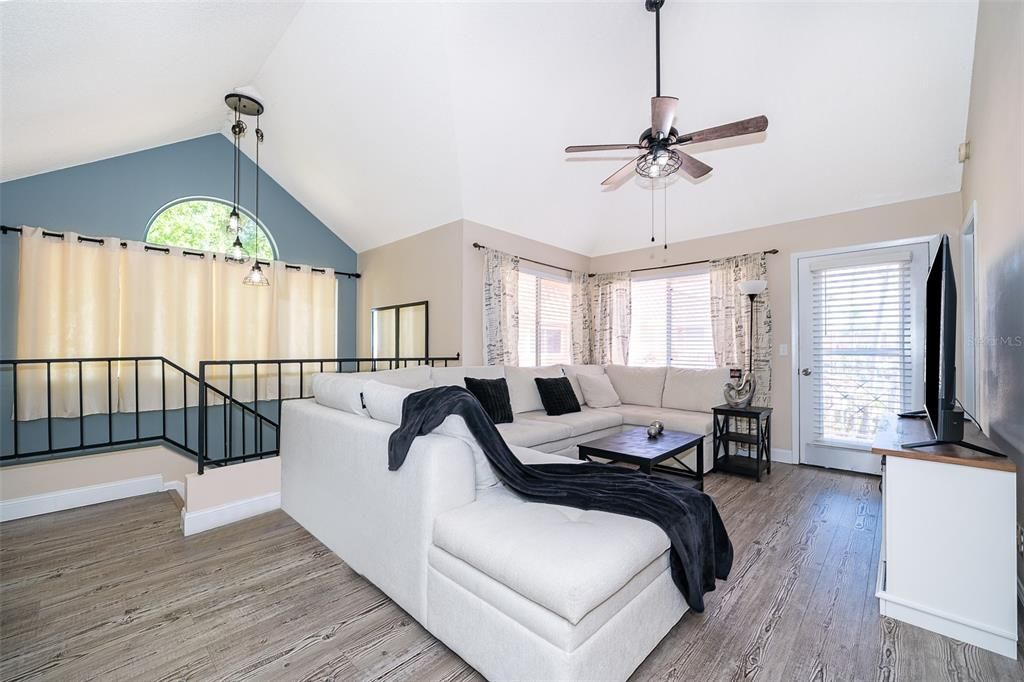 Active With Contract: $1,650 (1 beds, 1 baths, 793 Square Feet)