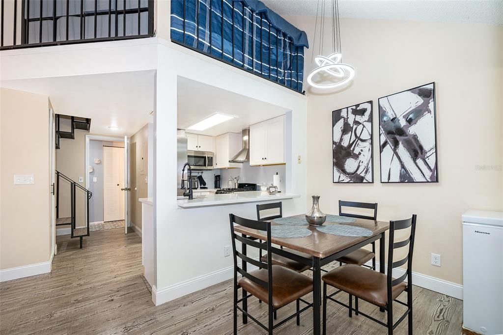 Active With Contract: $1,650 (1 beds, 1 baths, 793 Square Feet)
