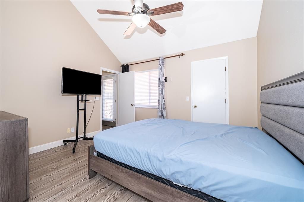 Active With Contract: $1,650 (1 beds, 1 baths, 793 Square Feet)