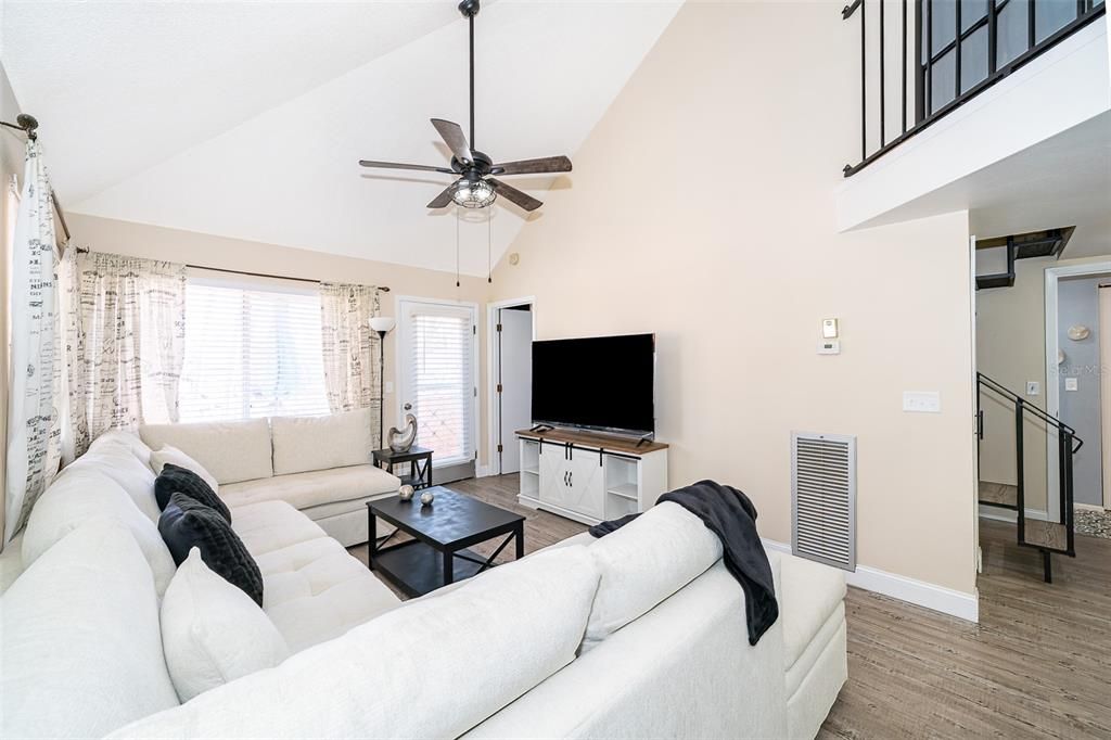 Active With Contract: $1,650 (1 beds, 1 baths, 793 Square Feet)
