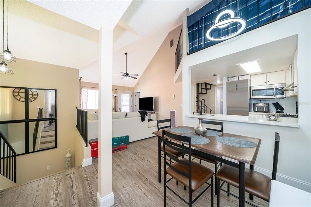Active With Contract: $1,650 (1 beds, 1 baths, 793 Square Feet)
