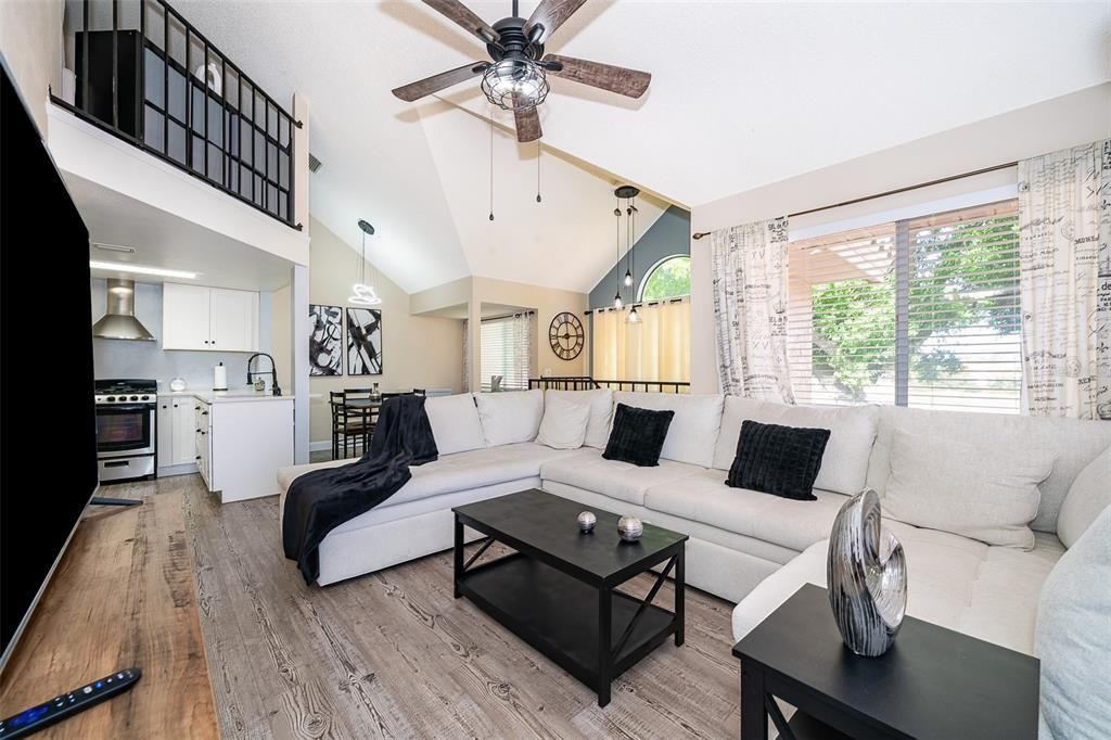 Active With Contract: $1,650 (1 beds, 1 baths, 793 Square Feet)
