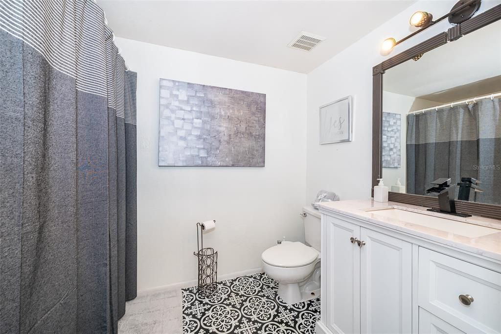 Active With Contract: $1,650 (1 beds, 1 baths, 793 Square Feet)