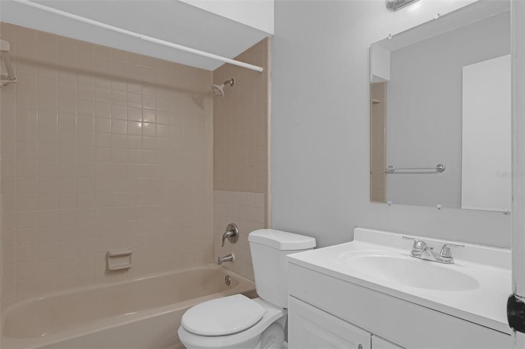 Под контрактом: $355,000 (3 спален, 2 ванн, 1315 Квадратных фут)