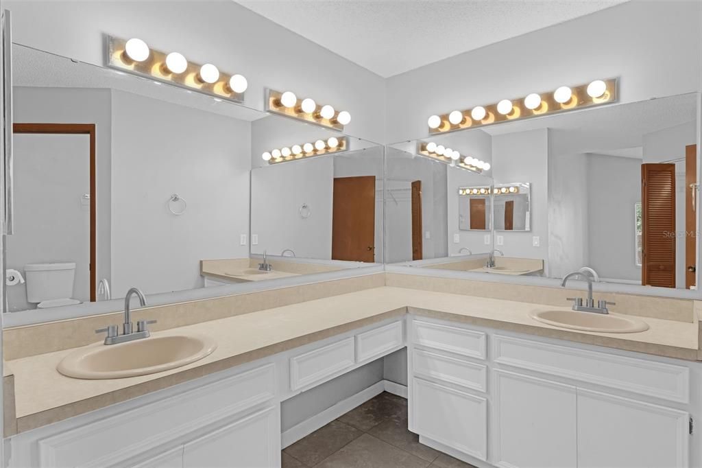 Под контрактом: $355,000 (3 спален, 2 ванн, 1315 Квадратных фут)