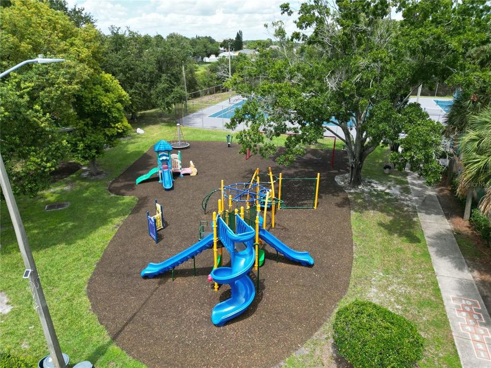 Под контрактом: $355,000 (3 спален, 2 ванн, 1315 Квадратных фут)