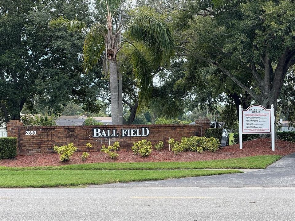 Под контрактом: $355,000 (3 спален, 2 ванн, 1315 Квадратных фут)