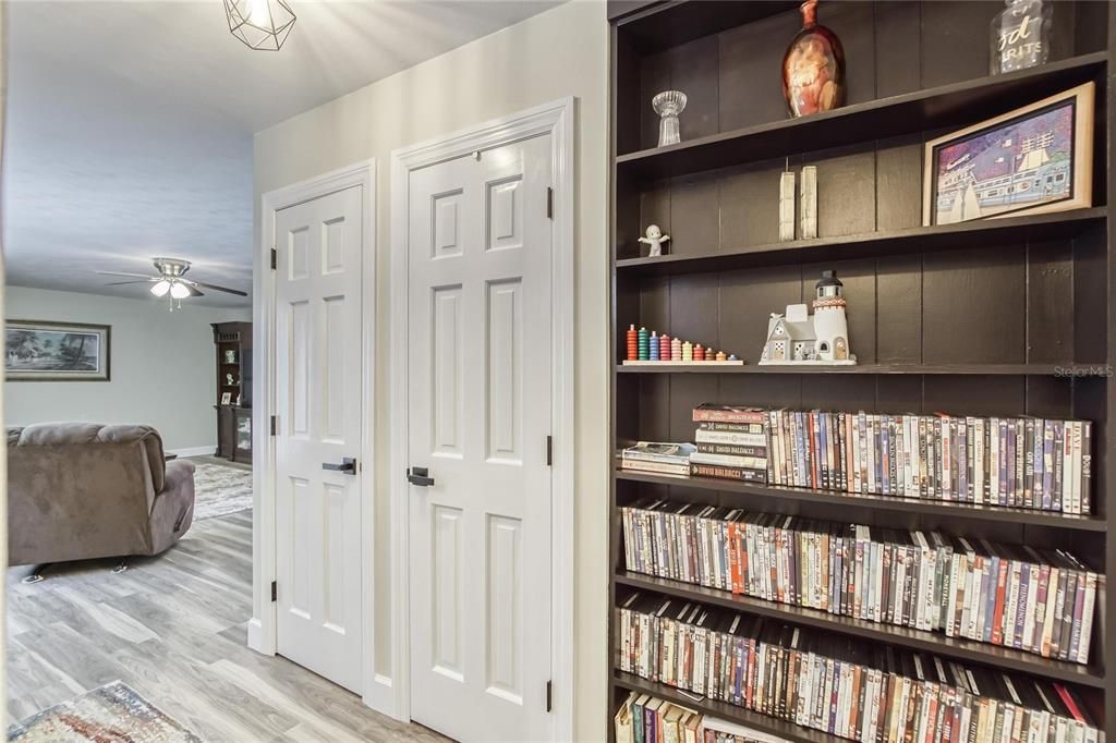 For Sale: $385,000 (3 beds, 2 baths, 1564 Square Feet)