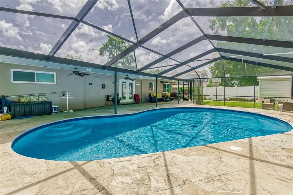 For Sale: $385,000 (3 beds, 2 baths, 1564 Square Feet)