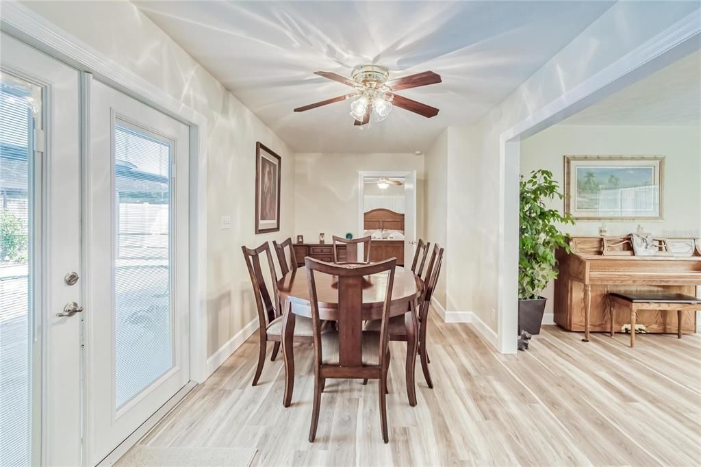 For Sale: $385,000 (3 beds, 2 baths, 1564 Square Feet)