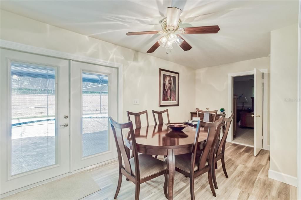 For Sale: $385,000 (3 beds, 2 baths, 1564 Square Feet)