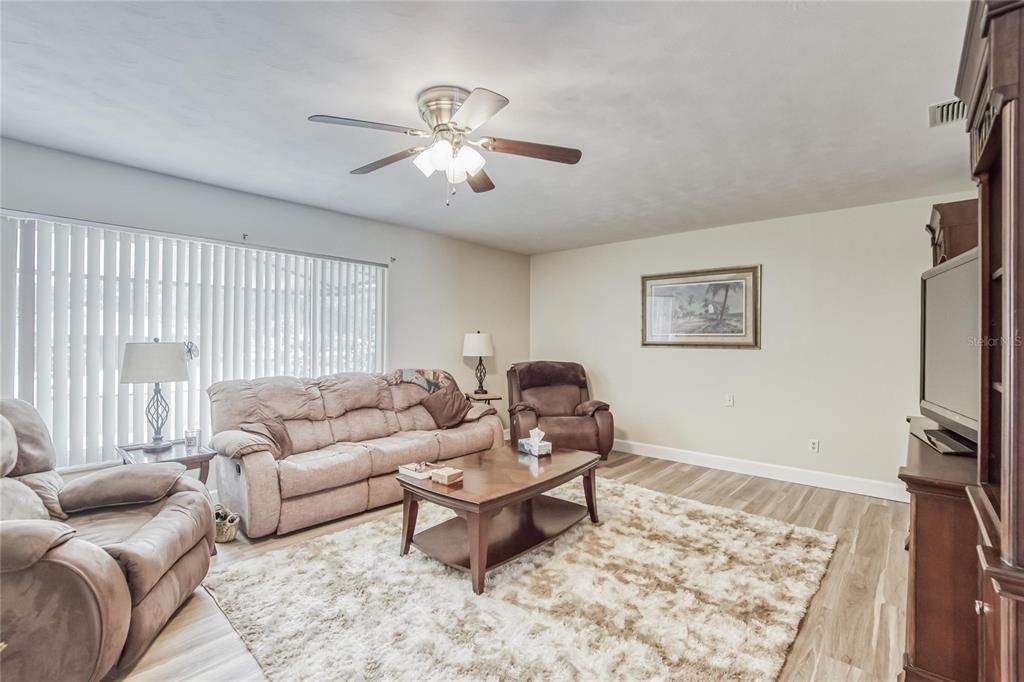 For Sale: $385,000 (3 beds, 2 baths, 1564 Square Feet)