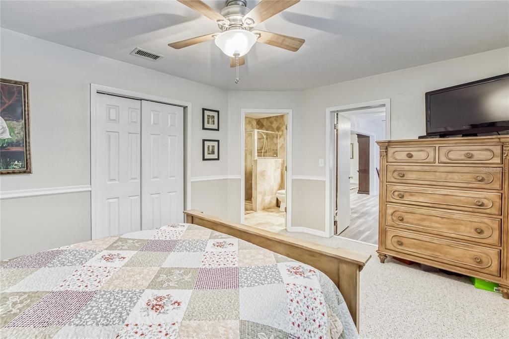 For Sale: $385,000 (3 beds, 2 baths, 1564 Square Feet)