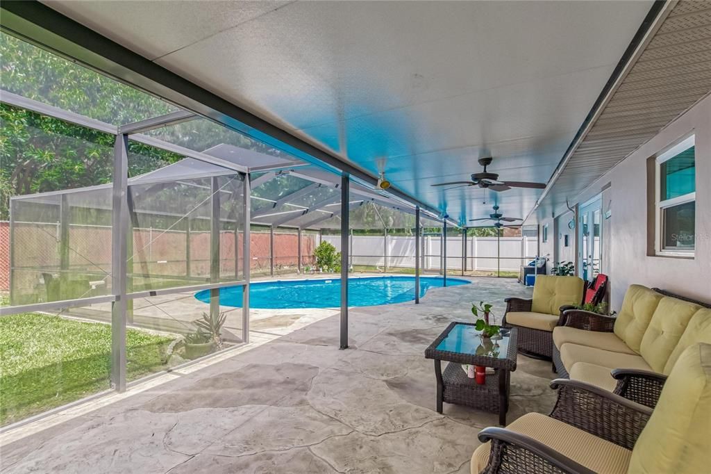 For Sale: $385,000 (3 beds, 2 baths, 1564 Square Feet)