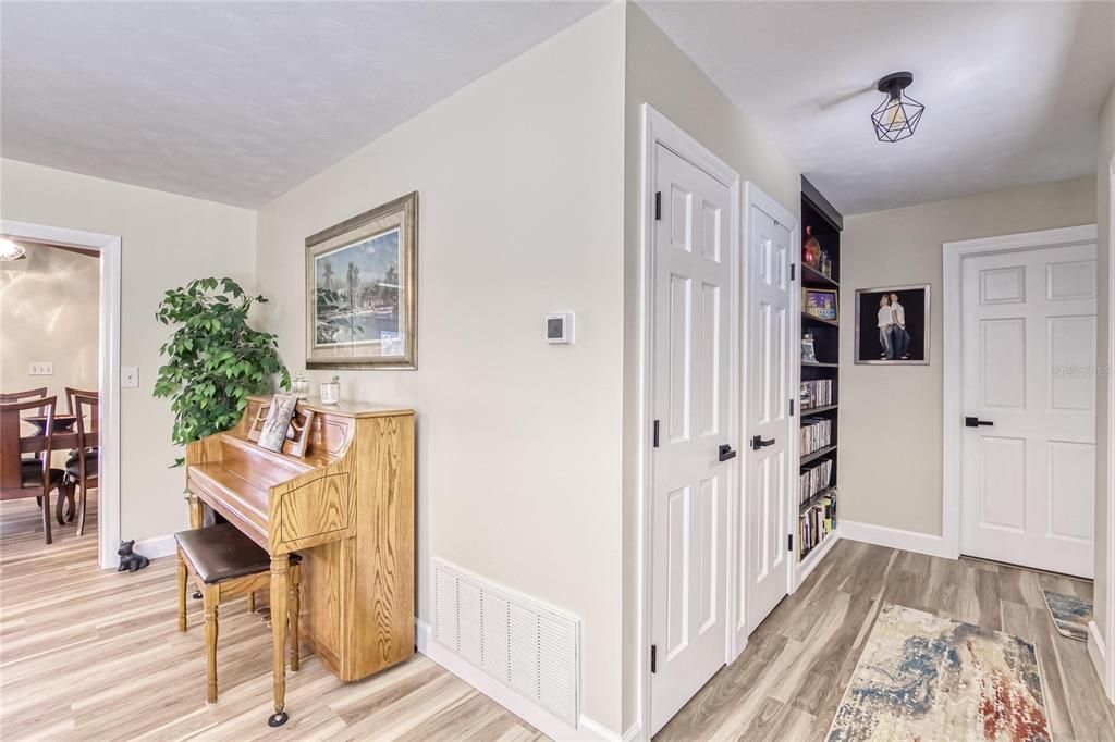 For Sale: $385,000 (3 beds, 2 baths, 1564 Square Feet)