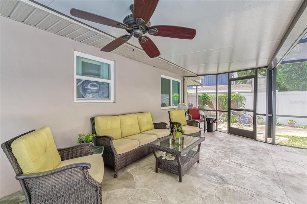 For Sale: $385,000 (3 beds, 2 baths, 1564 Square Feet)