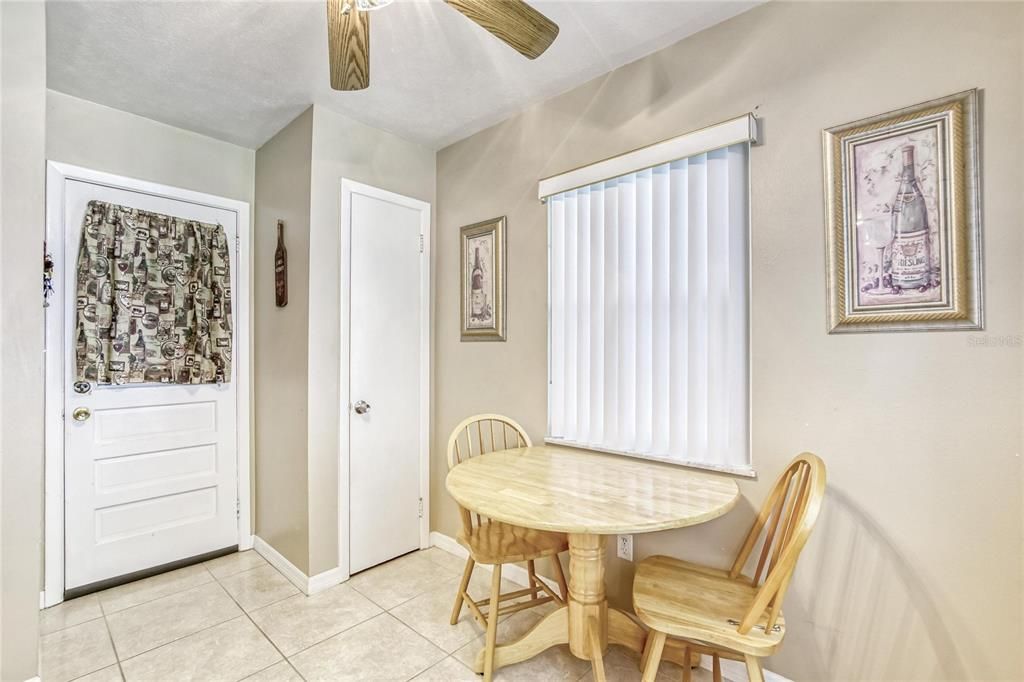 For Sale: $385,000 (3 beds, 2 baths, 1564 Square Feet)