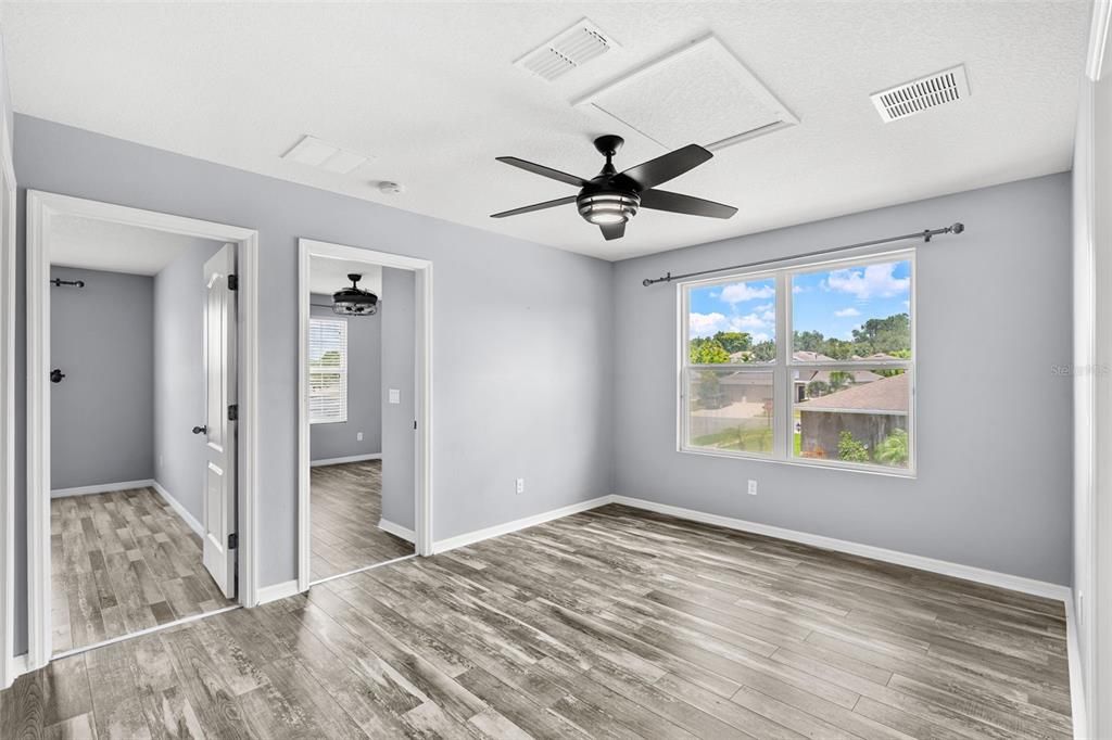 待售: $470,000 (4 贝兹, 2 浴室, 2498 平方英尺)