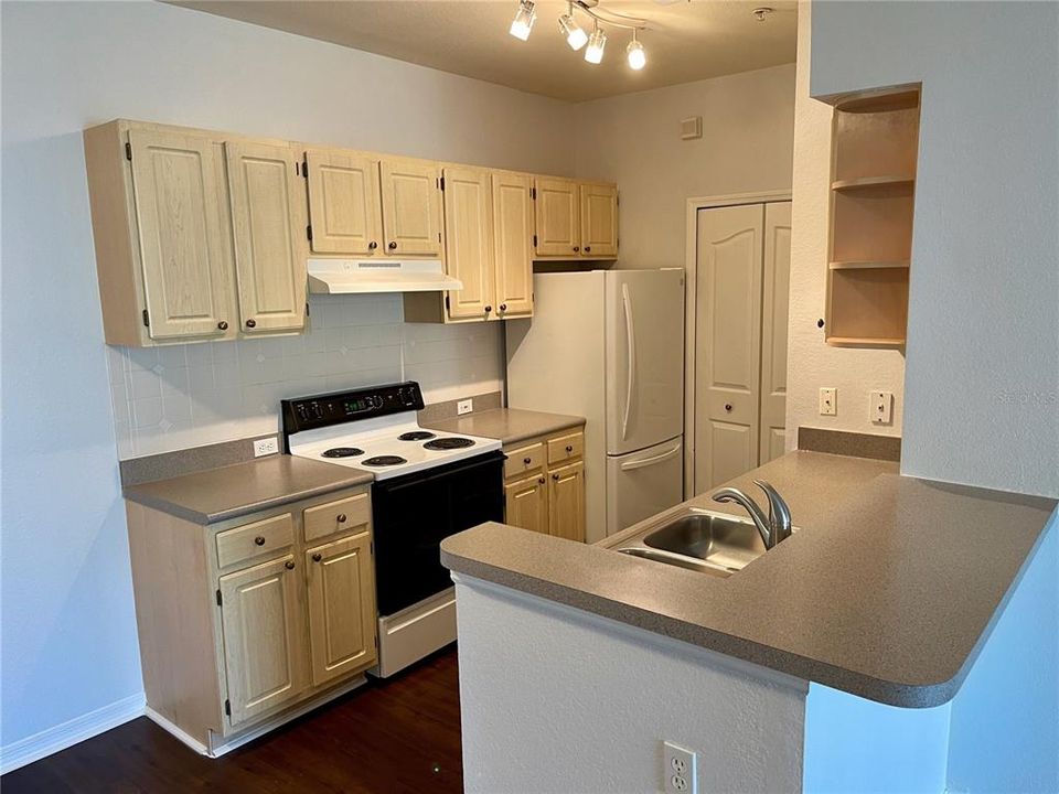 Под контрактом: $1,395 (1 спален, 1 ванн, 672 Квадратных фут)