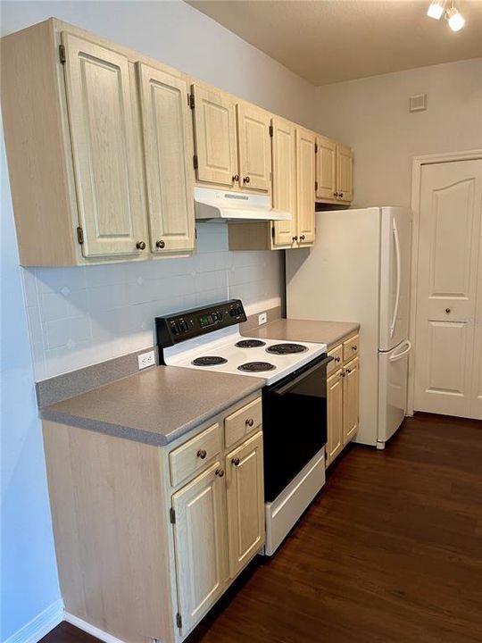 Под контрактом: $1,395 (1 спален, 1 ванн, 672 Квадратных фут)