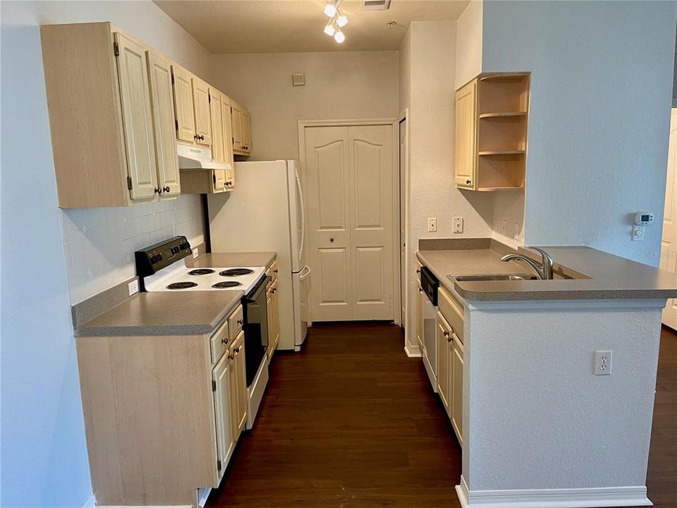 Под контрактом: $1,395 (1 спален, 1 ванн, 672 Квадратных фут)