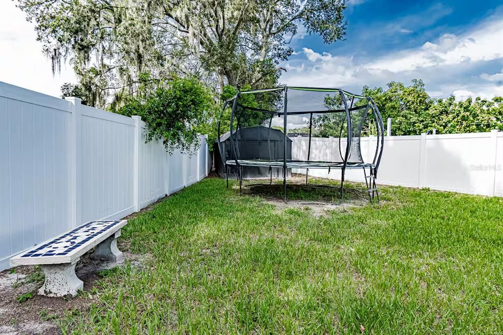 Active With Contract: $299,500 (2 beds, 1 baths, 910 Square Feet)