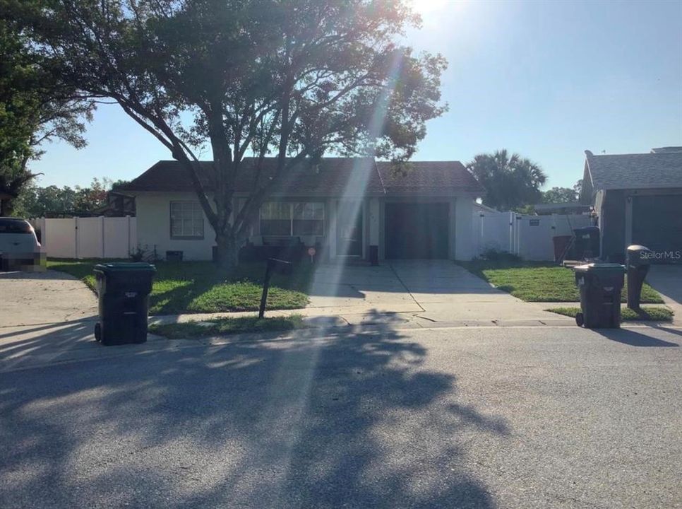 Active With Contract: $299,500 (2 beds, 1 baths, 910 Square Feet)