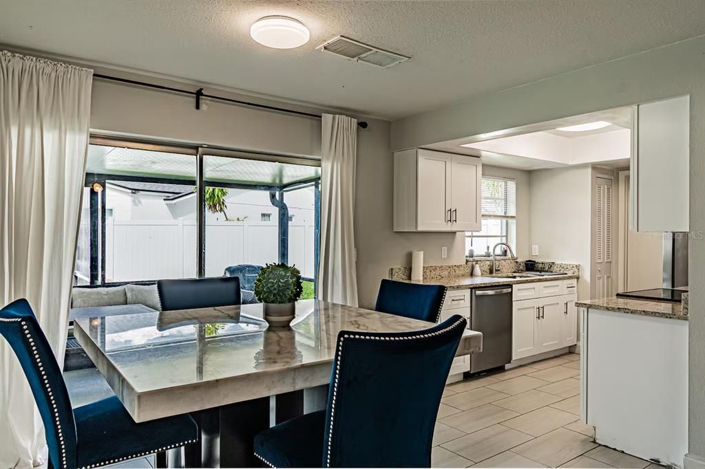 Active With Contract: $299,500 (2 beds, 1 baths, 910 Square Feet)