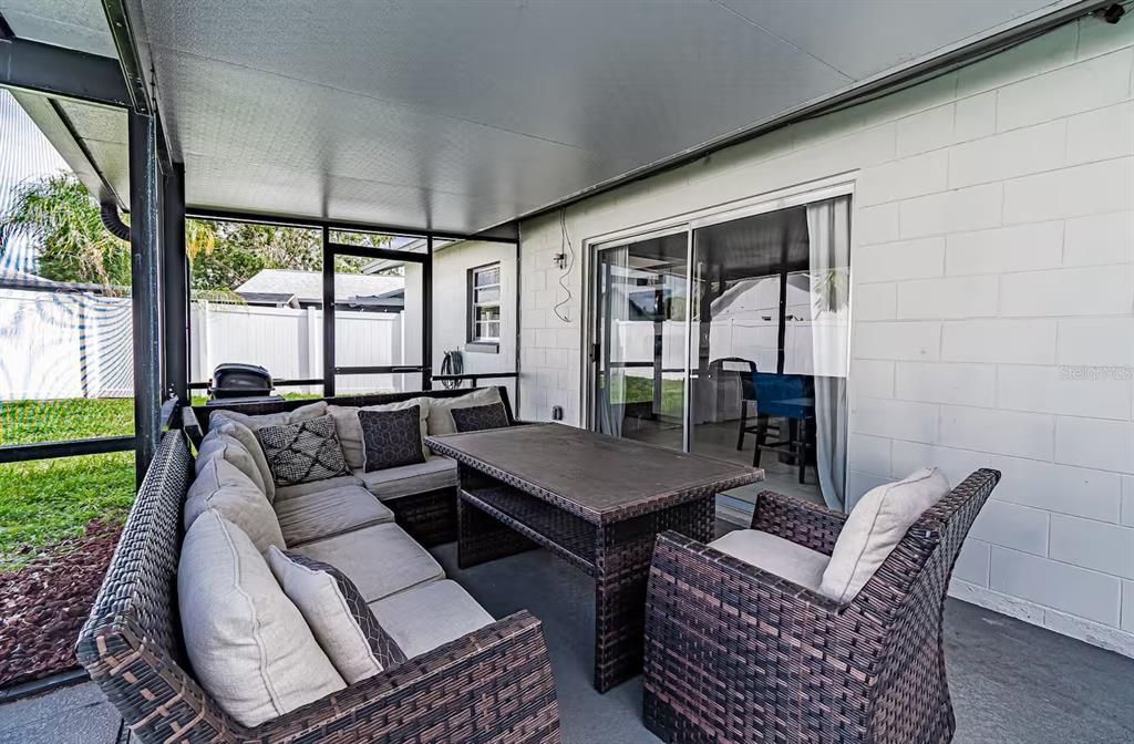 Active With Contract: $299,500 (2 beds, 1 baths, 910 Square Feet)