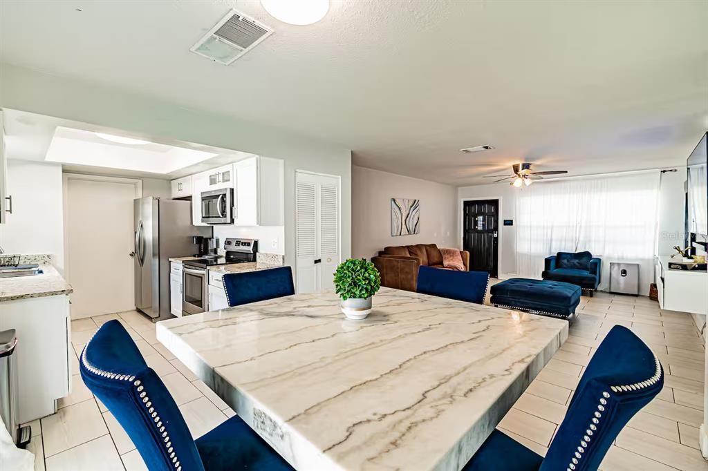 Active With Contract: $299,500 (2 beds, 1 baths, 910 Square Feet)