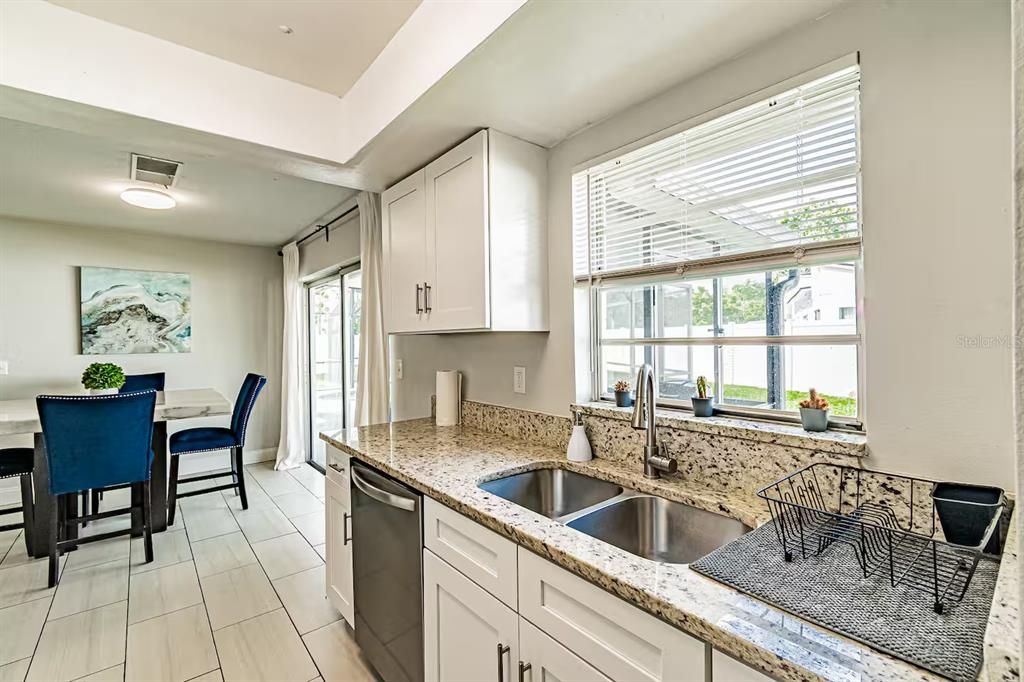 Active With Contract: $299,500 (2 beds, 1 baths, 910 Square Feet)